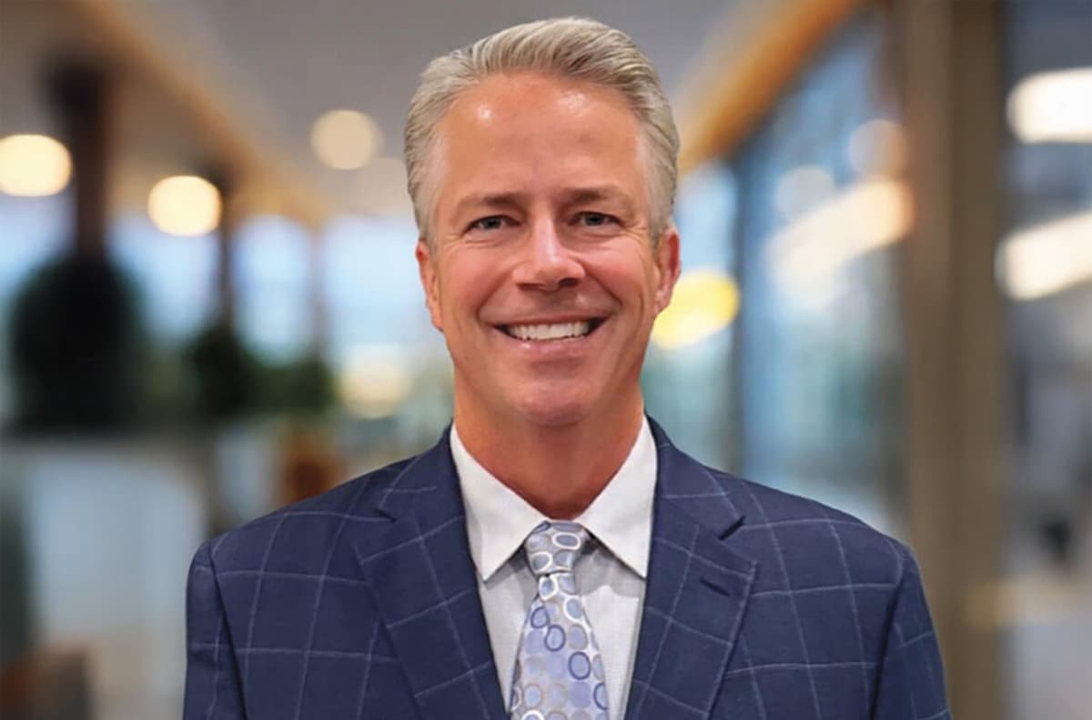 Leadership Lessons For Grocery Industry From Lou Holtz