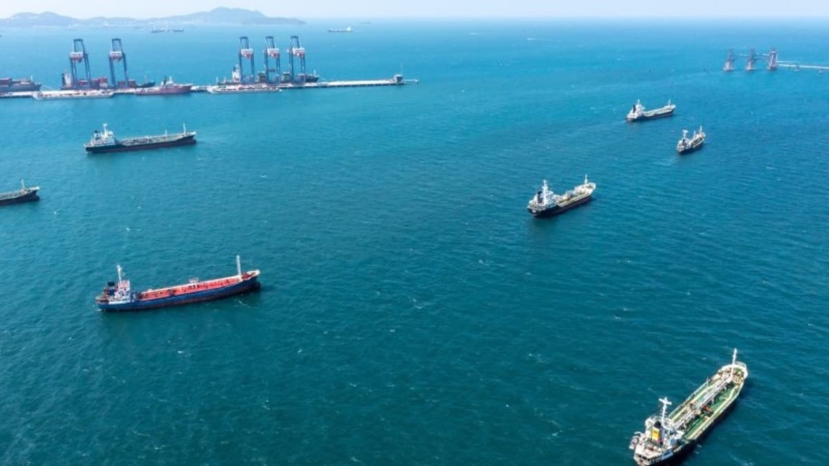 The Commodities Feed: Oil Sells Off as US Eases Sanctions on Iran