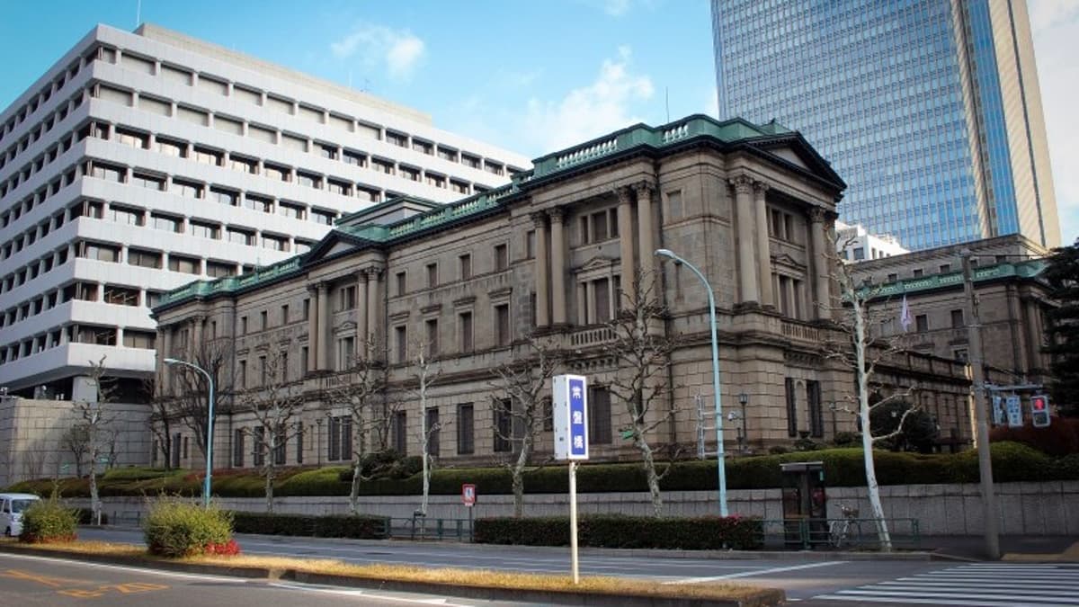 Japan’s Real Wages Rose in March, Boosting Odds of a June Hike