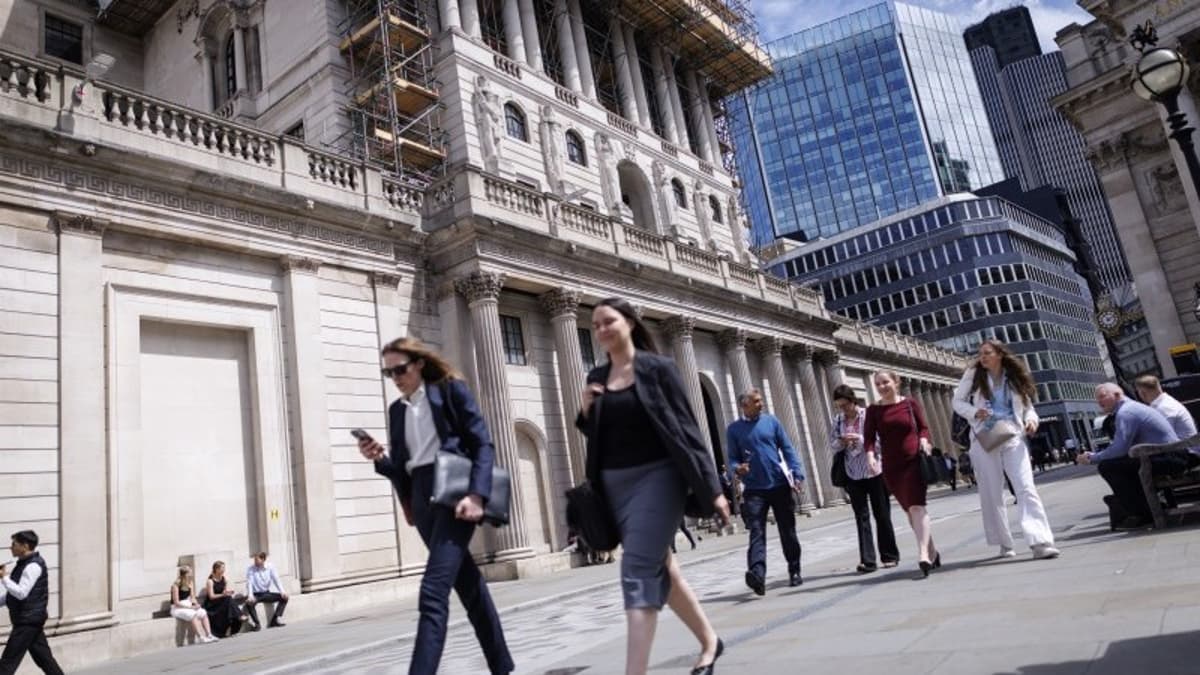 Bank of England Decision Points to Prolonged Pause