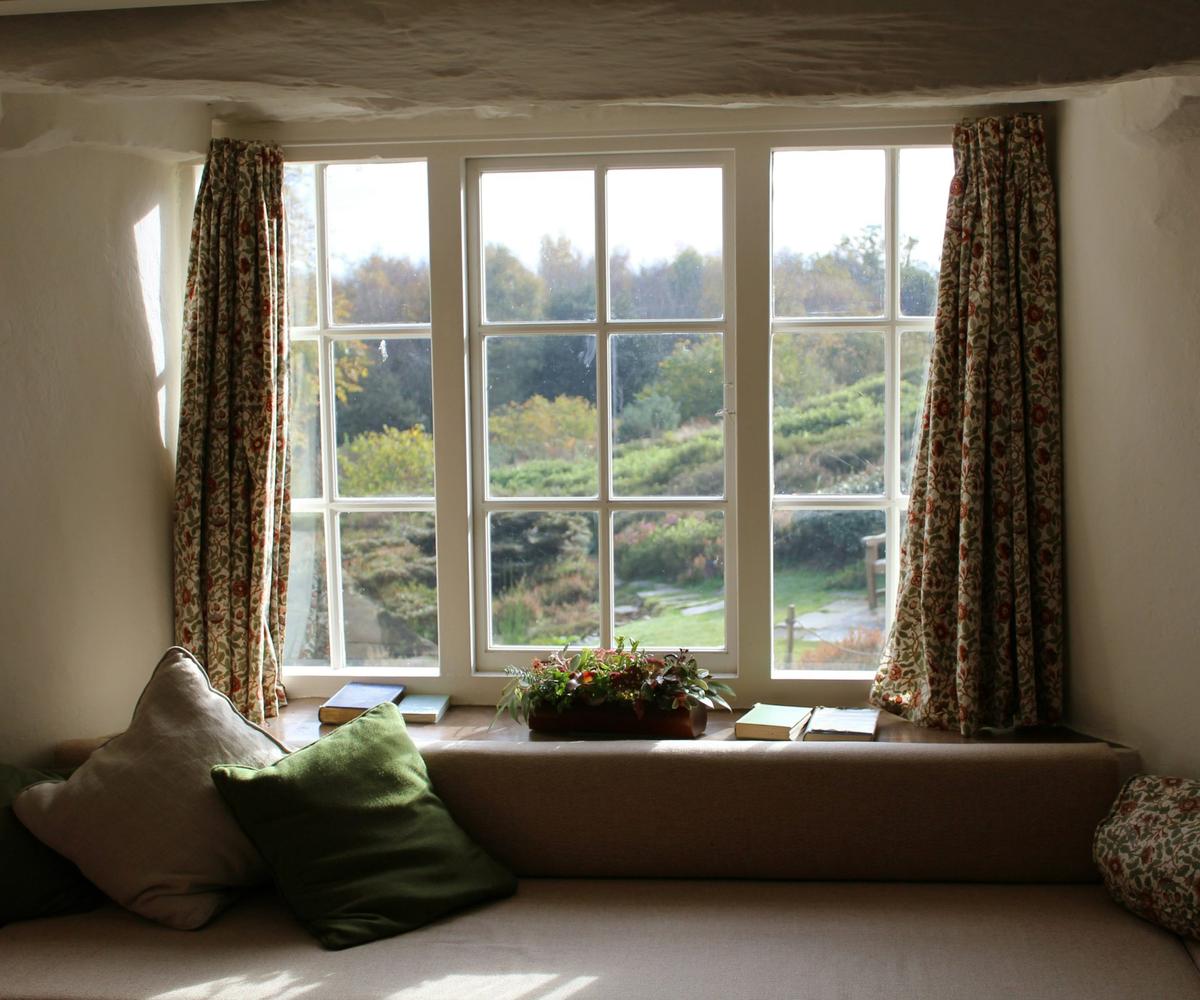Roman Blinds Outside Recess: Measuring & Fitting Guide