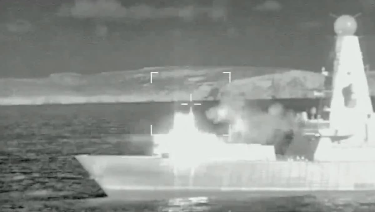 Britain to Deploy Air Defence Warship to Hormuz