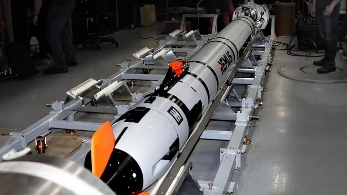 HII Wins Pentagon Deal for Sub Torpedo Tube UUV System