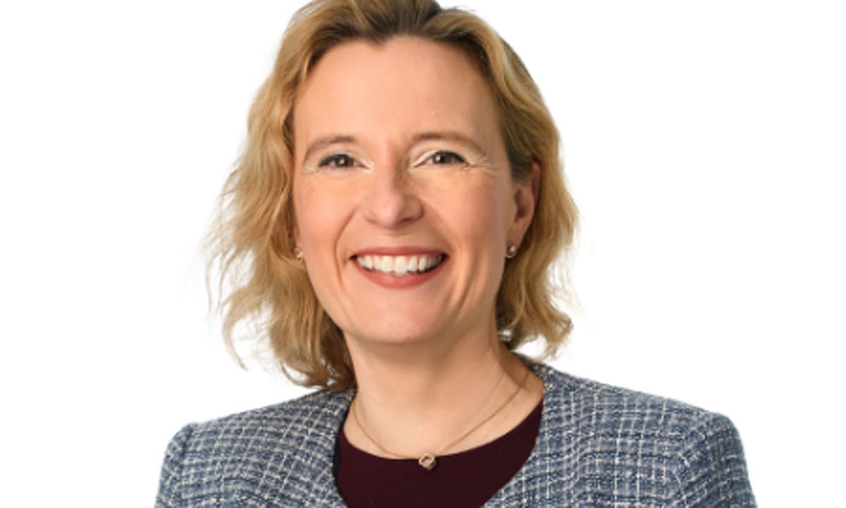 Junior Lawyers Should Focus on Skills that Beat AI Like Relationship Building: Financial Services GC Jo Nayler