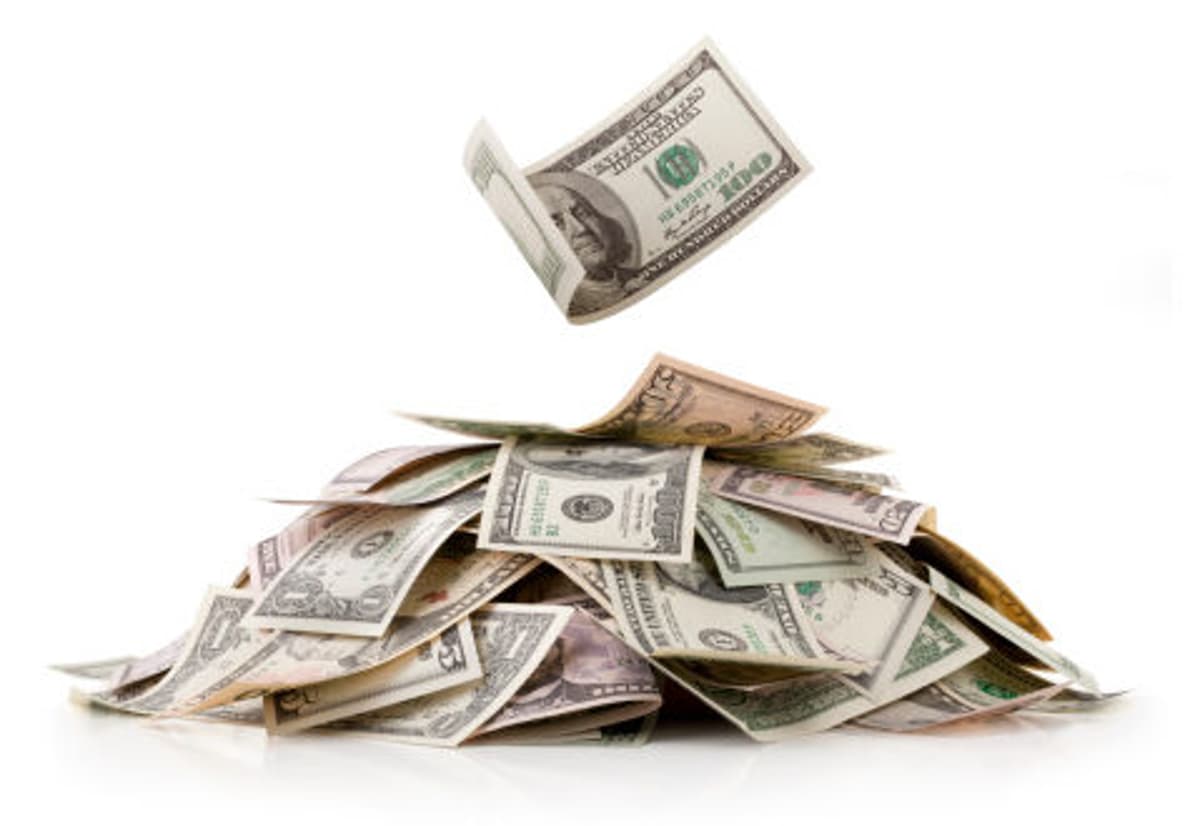 Dollar Look Past Soft US Data, 10-Year Yield Dips