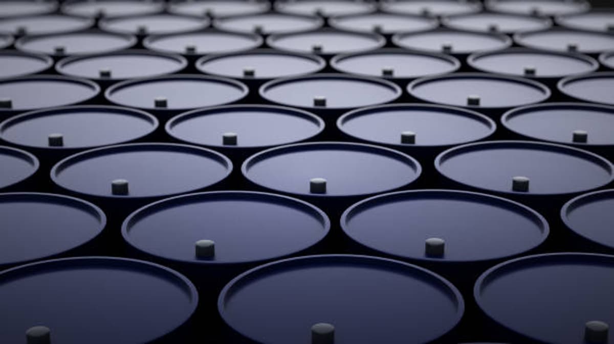 Oil Traders Are Betting on Peace; The Clock Is Betting on $150 Crude