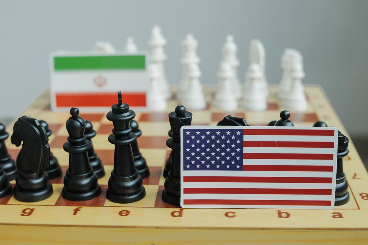 Dollar Eases as US–Iran Talk Hopes Rise, Markets on Guard for Weekend Risk