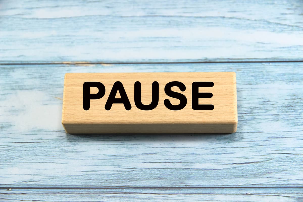 Markets on Hold Pending US–Iran Talks, Warsh Fed Chair Hearing Next Catalyst