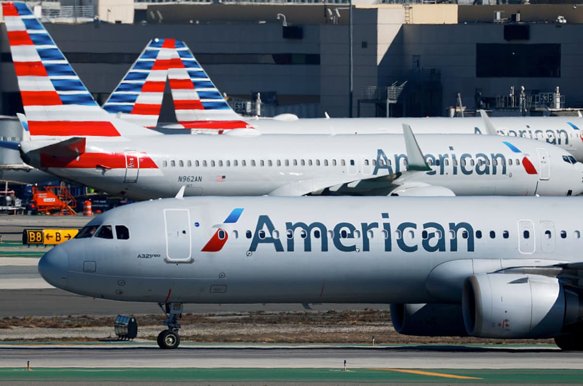 American Airlines Lowers Earnings Goal as Fuel Bill Surges