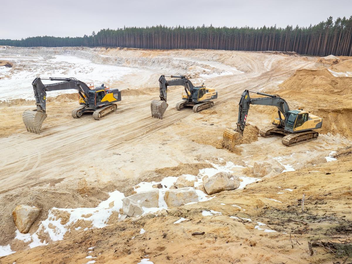 Seifertite Elasticity Explains Deep Mantle Seismic Anomalies