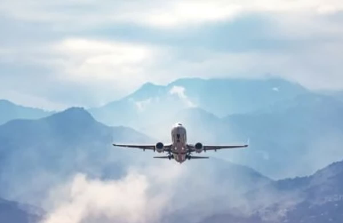 Middle East War Leads to 3.4% Fall in Air Passenger Demand in April