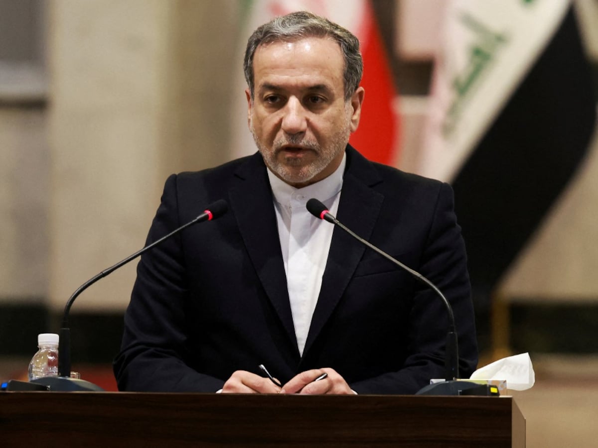 Iran’s Top Envoy Heads to Pakistan, Raising Hope for Peace Talks