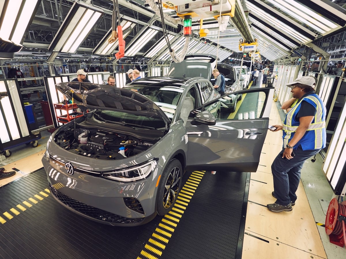 International Business Briefs | VW to Stop US Output of Top Electric Vehicle