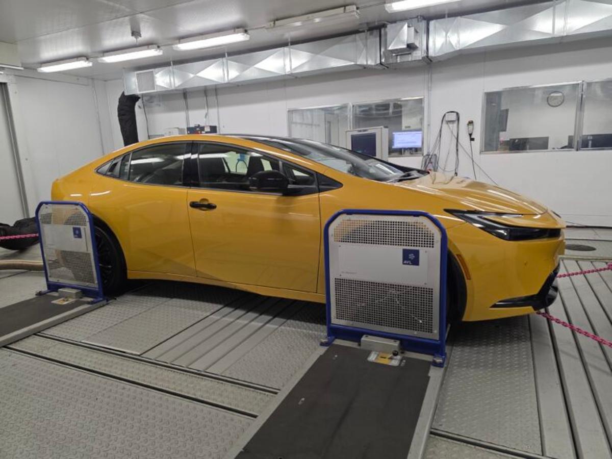 Extreme Temps Reduce Hybrid, EV Efficiency: AAA