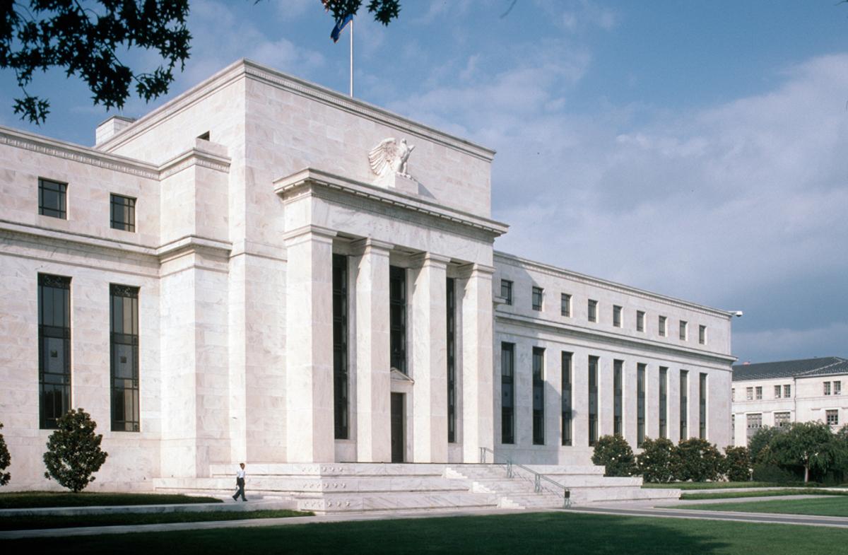 Federal Reserve Pressures Borrowers as Rate Cut Hopes Fade