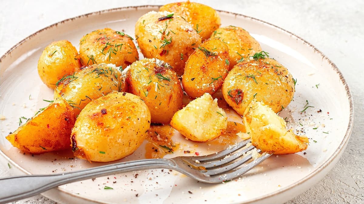 Roasted Potatoes Get The Ultimate Savory Treatment With This Canned Ingredient