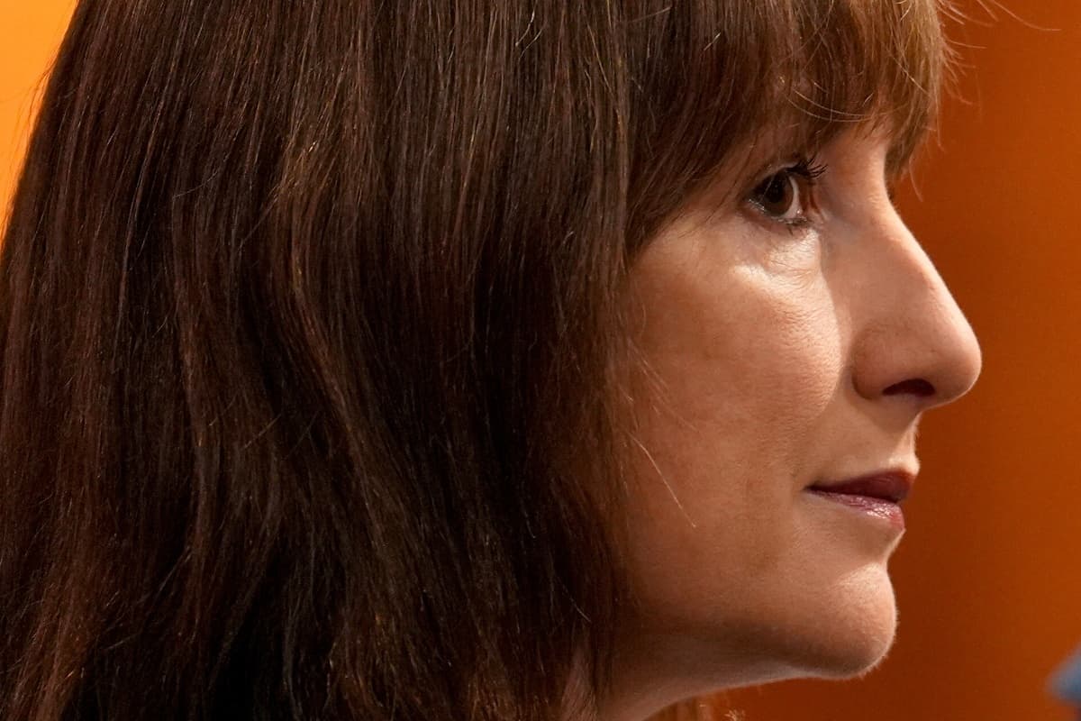 FTSE 100 Live: Inflation Falls to Near Year-Low; BAE Leads Stock Rally