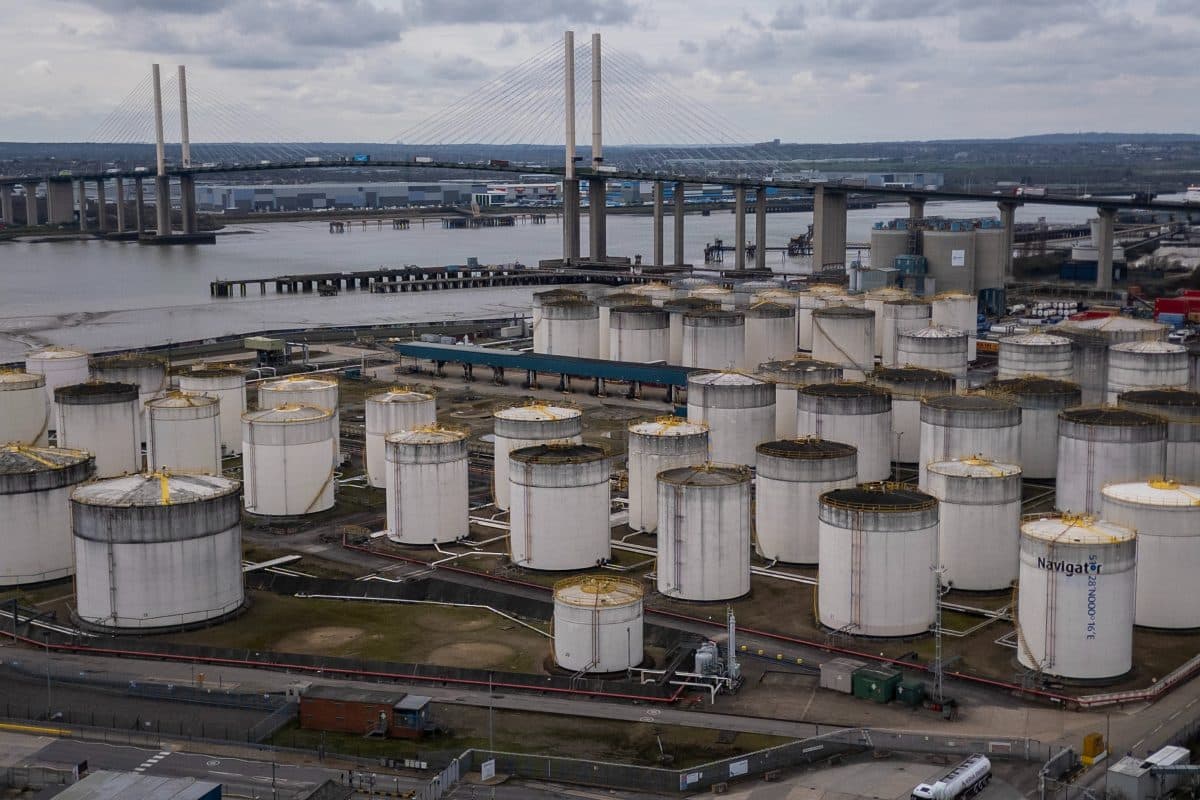 FTSE 100 Jumps as Strait of Hormuz Fully Open Following Ceasefire