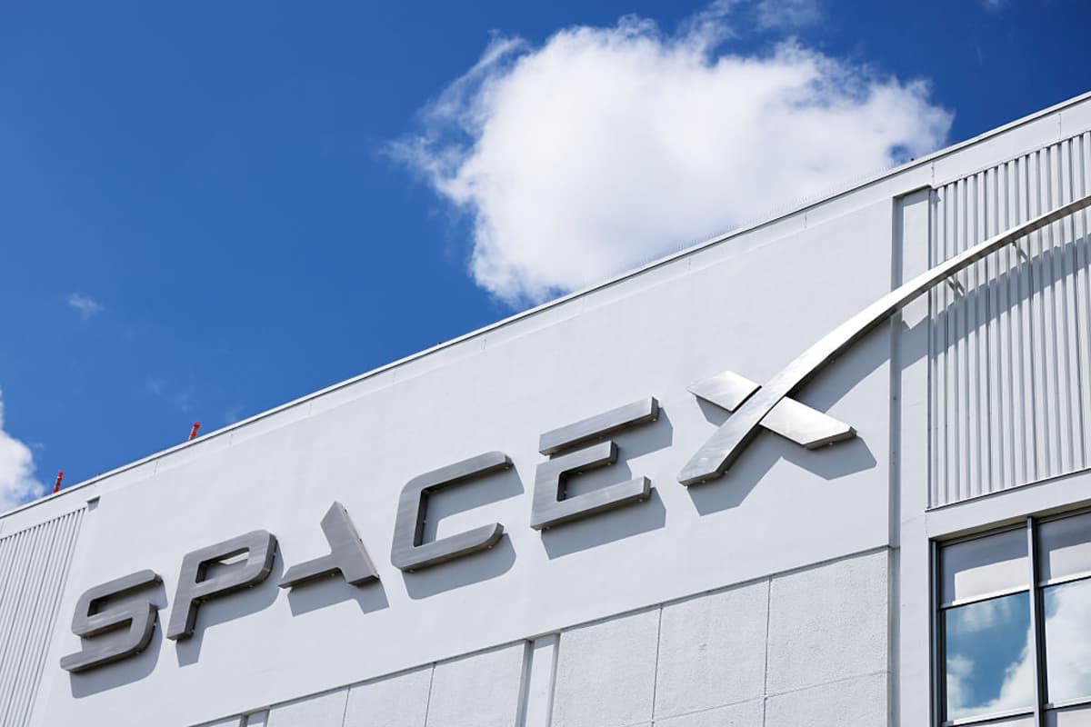 Blackrock Eyes SpaceX Stake as Musk Pulls IPO Forward to June