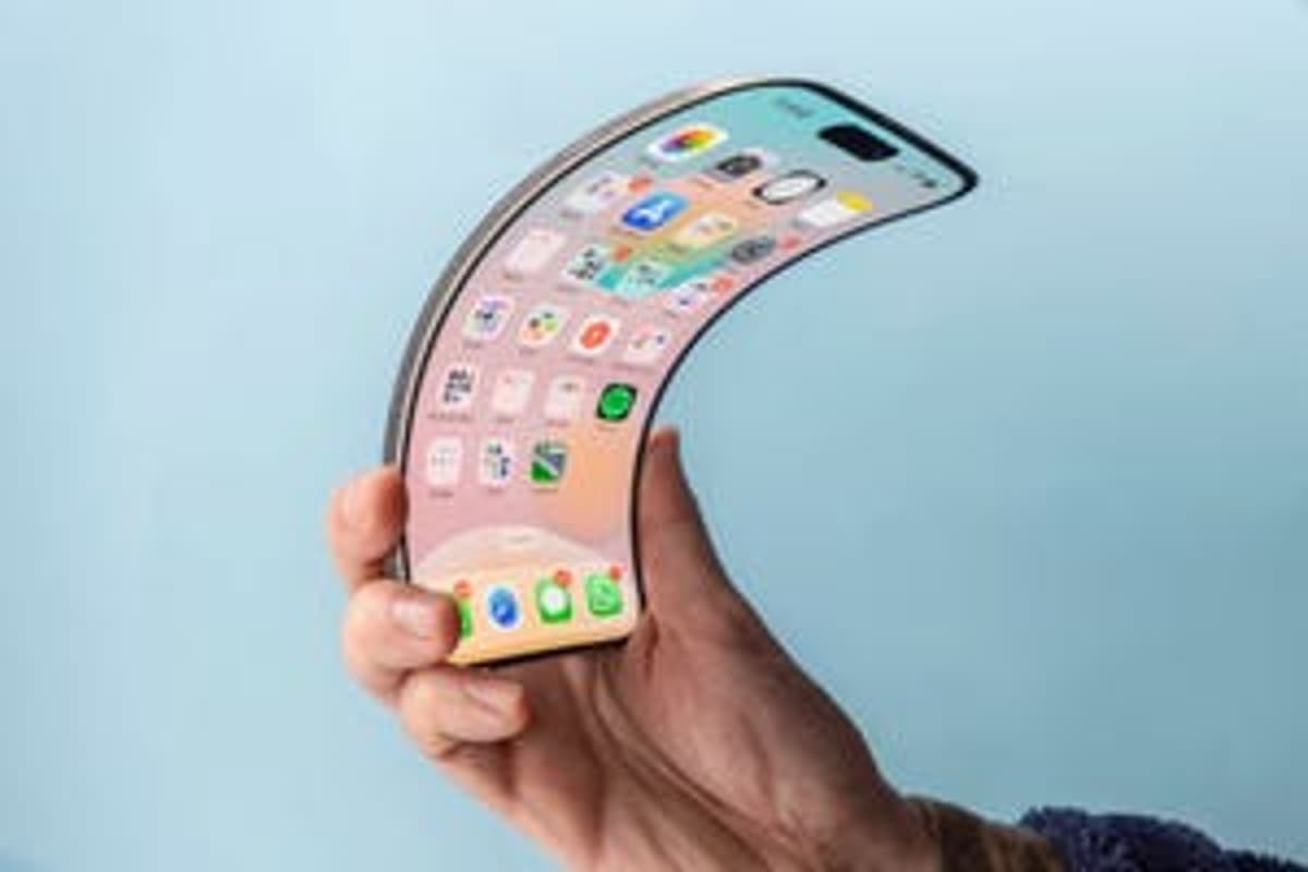 I Really Need Apple to Launch Its Foldable iPhone Flip This Year