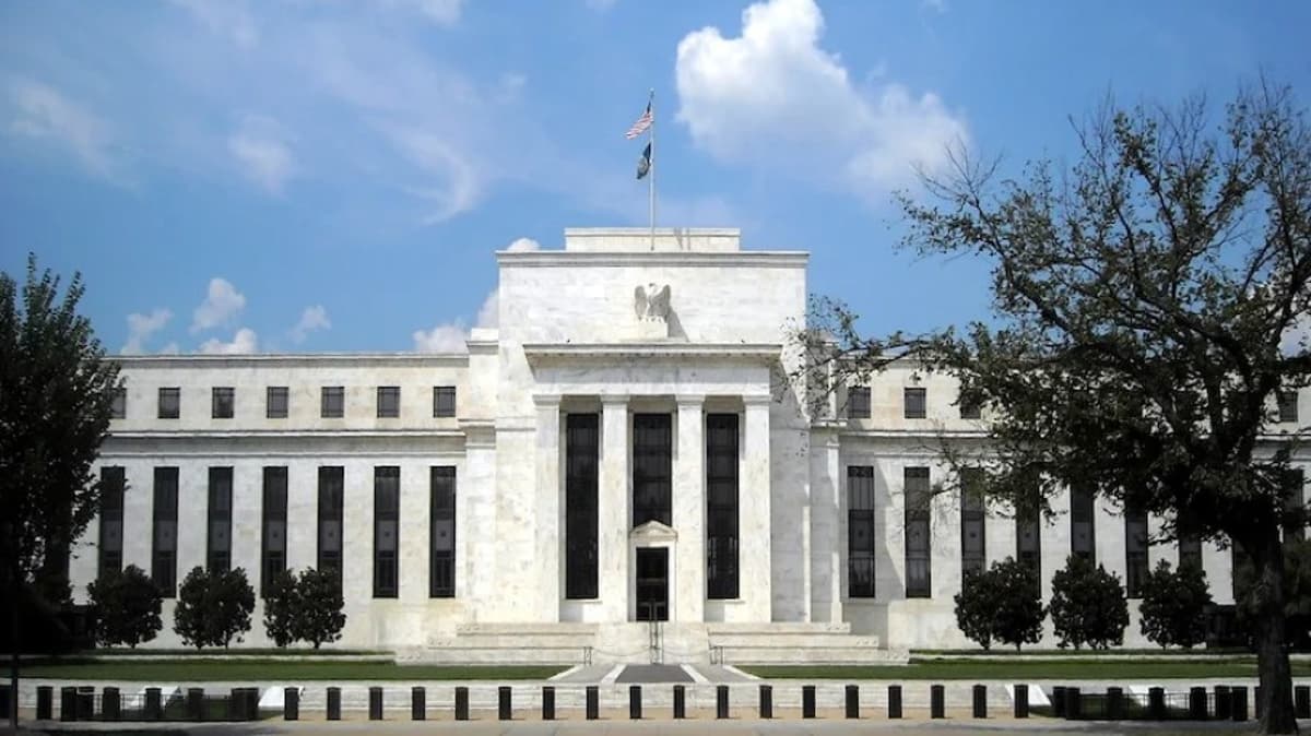 ANALYSIS: Fed Hold Keeps Markets Anchored as Rate-Cut Timeline Slips