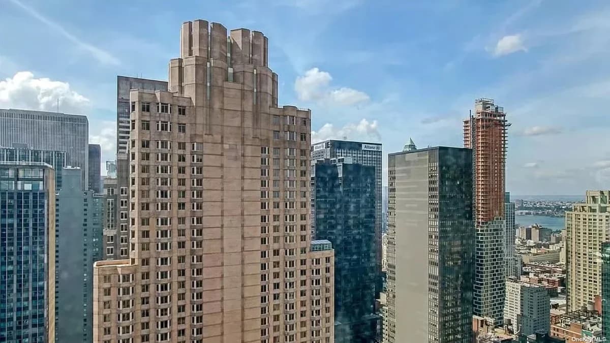 REALM, Delshah Capital and A.M. Properties Acquire CitySpire Midtown Office Condo