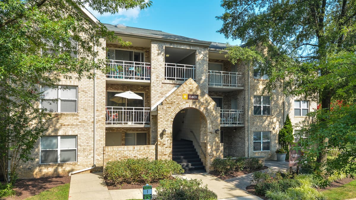 Donaldson Impact Investments and New York Life Investment Management Acquire Yorkshire Apartments