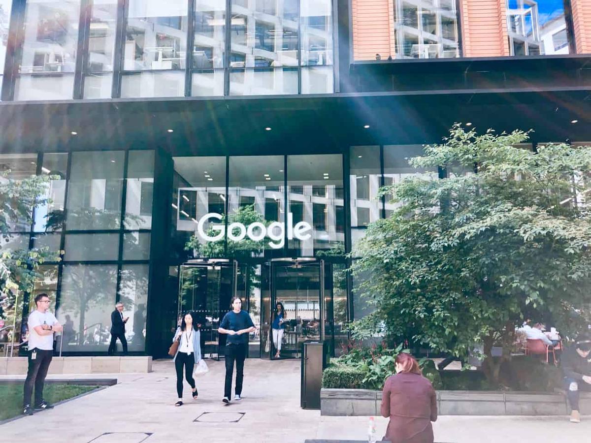 Alphabet (Google) Surpasses Apple in Market Cap as AI Momentum Reshapes Fintech and Web3 Ecosystems