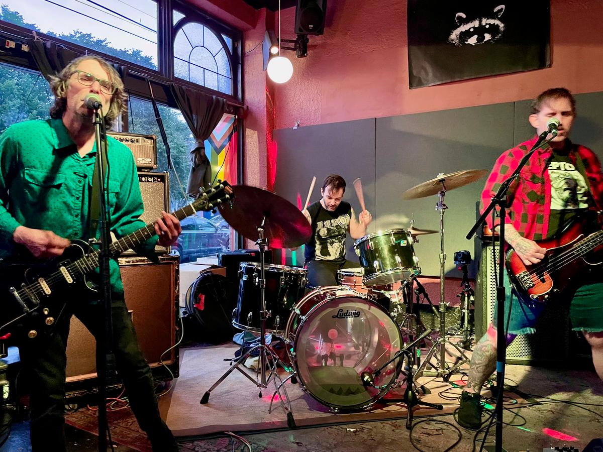 Album Premiere: HISS – A Cheapened Crown