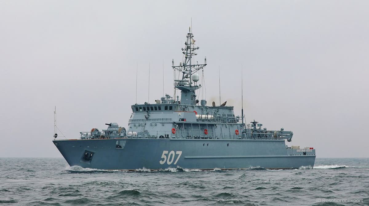 Russian Warship Fires Warning Shots at UK Yacht Days After British Navy Seized Its Shadow Fleet Tanker