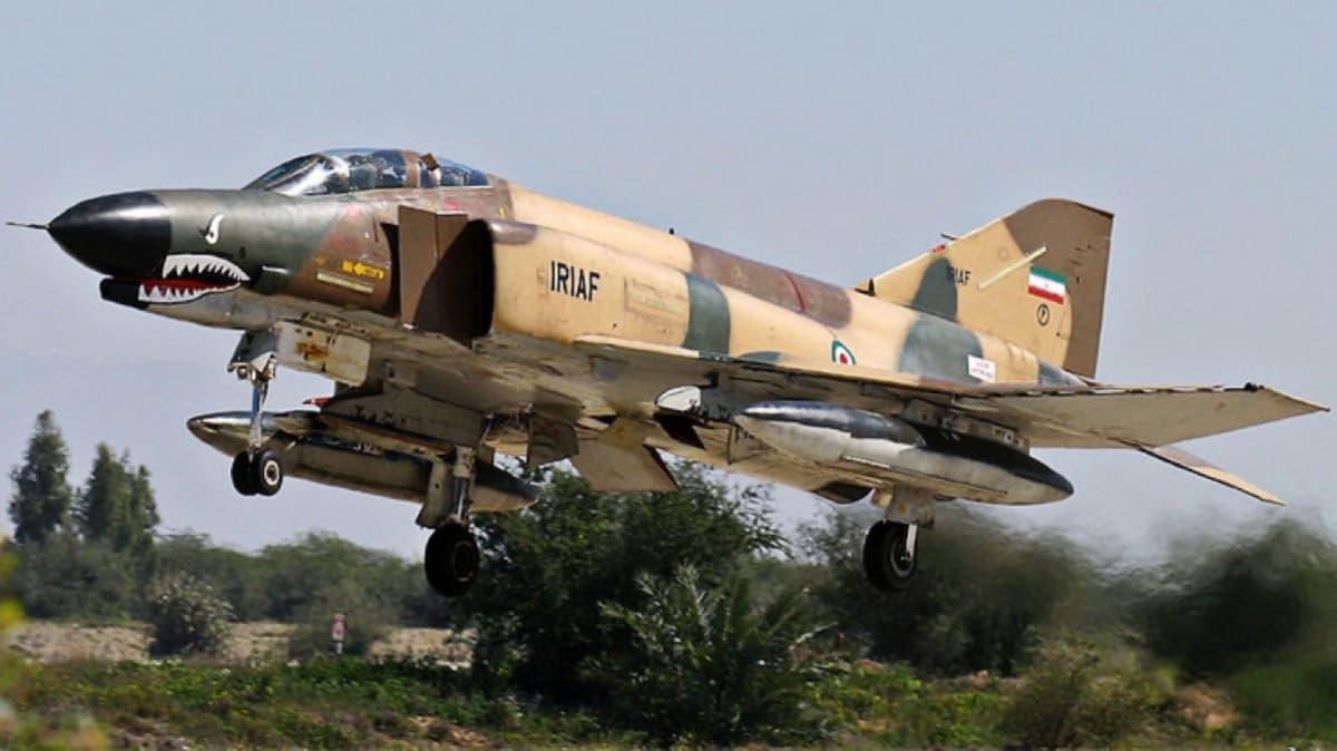 Iran’s F-4 Phantom Escorts Asim Munir to Tehran — Relic Aircraft Once Used by USAF as Target Drone