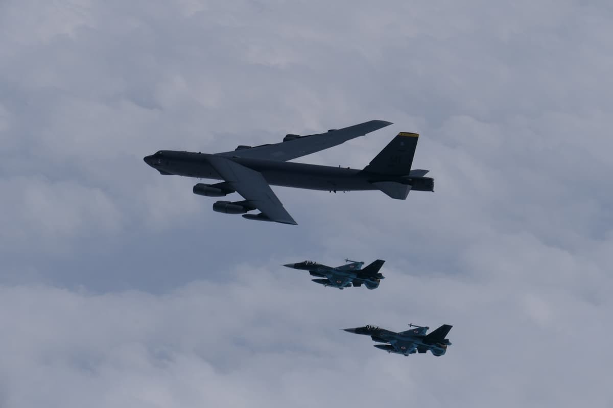 B-52 Bomber Crash: Eight Killed as U.S. B-52 Stratofortress Crashes in California Right After Takeoff