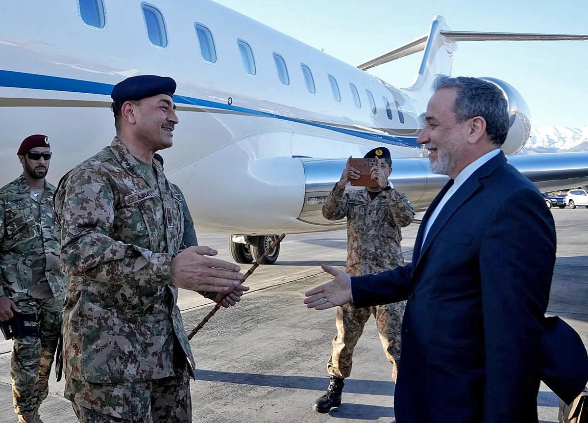 “Not Shocked If True”: U.S. Senator Slams Pakistan’s Mediation Role Over Iranian Aircraft at Nur Khan Airbase