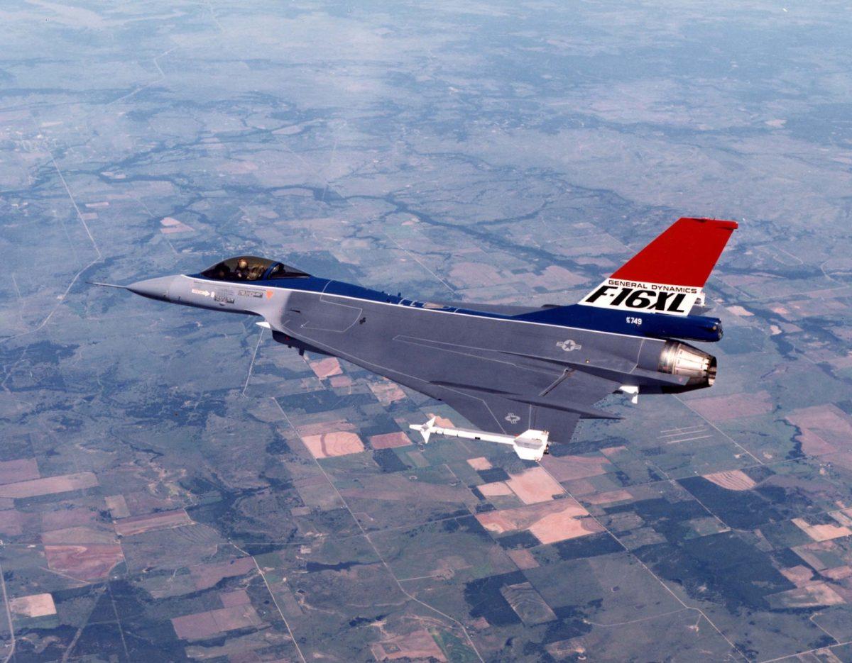 F-15 “Defeats” F-16: How the Strike Eagle Beat the F-16XL to Replace the Aging F-111 Warplane