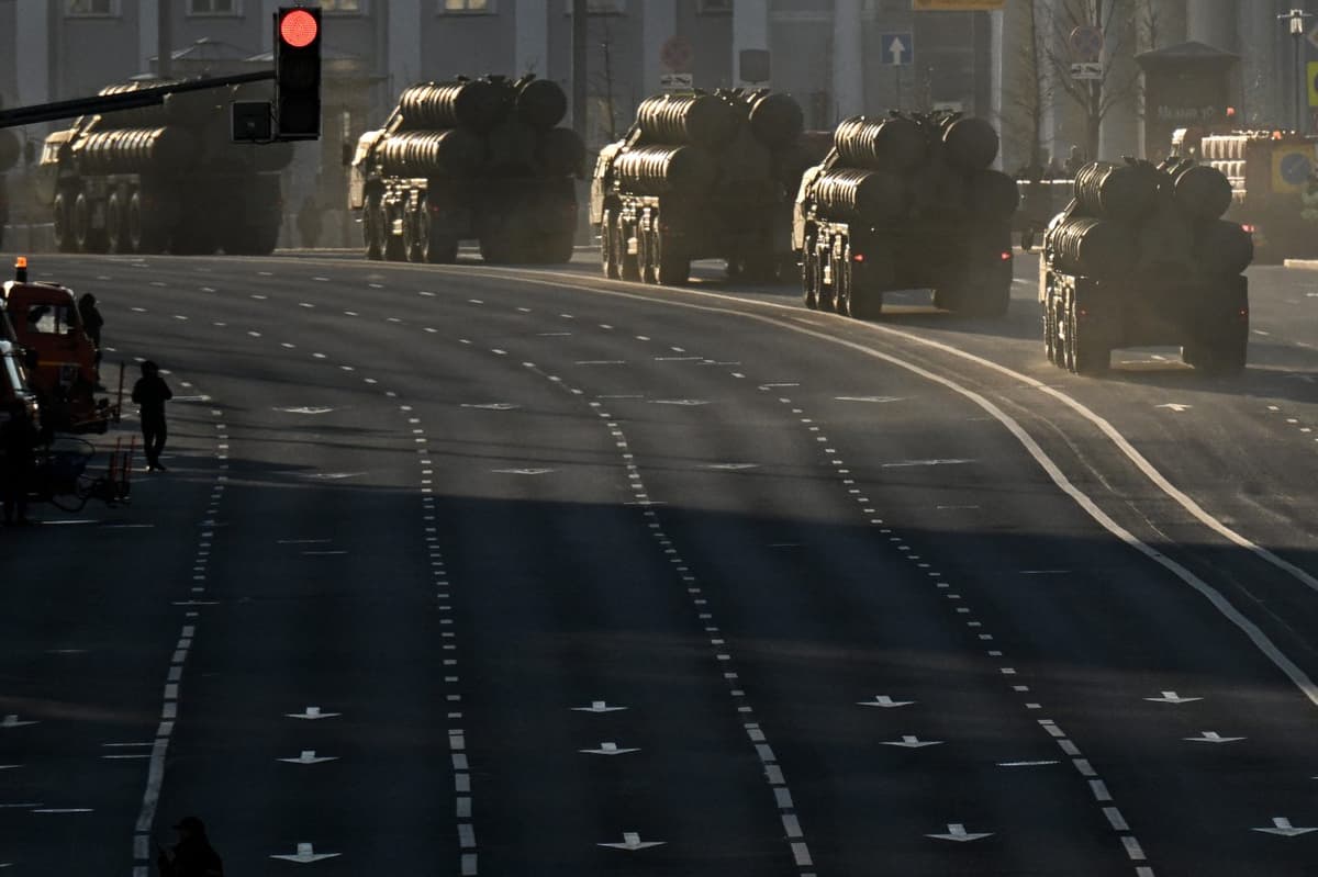 Russia Fortifies Moscow With S-500 and S-400 Air Defense Systems by Stripping Other Regions: Zelensky