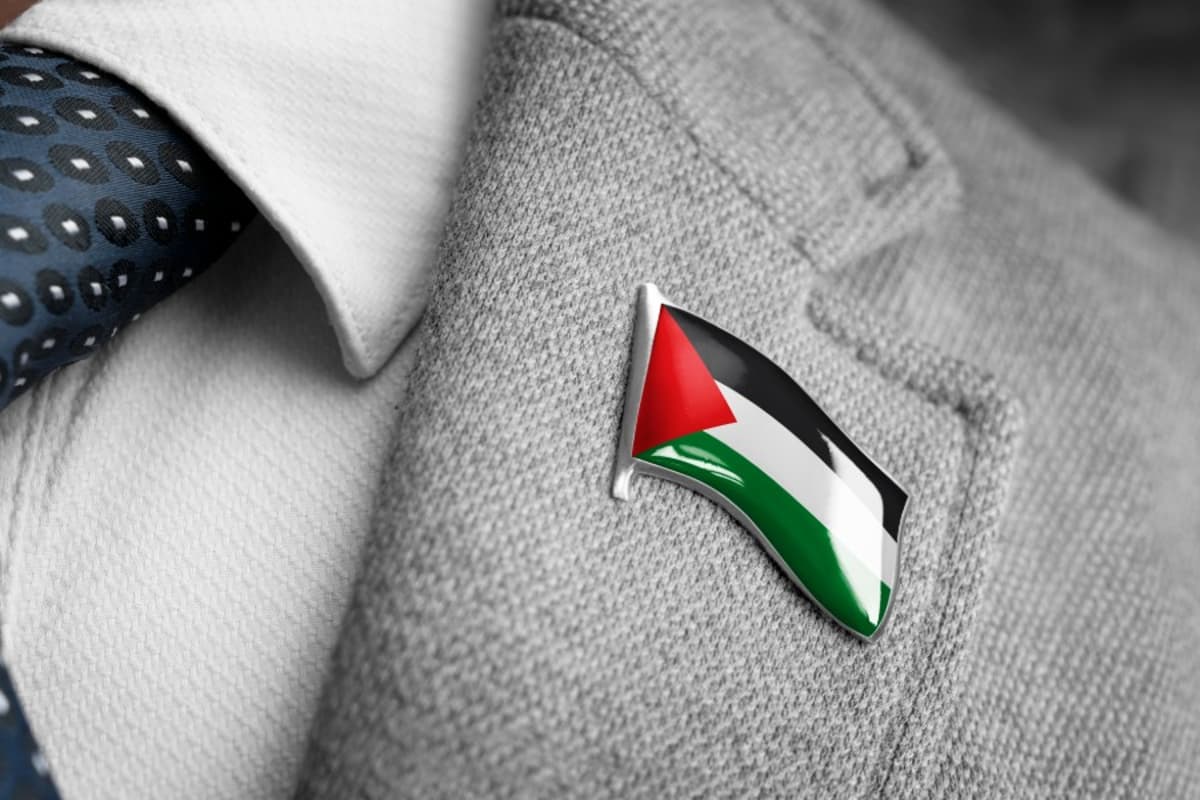 'Clear Boundaries' | Can Employers Ban Political & Religious Symbols at Work? HR Experts Weigh in After NHS Badge Controversy