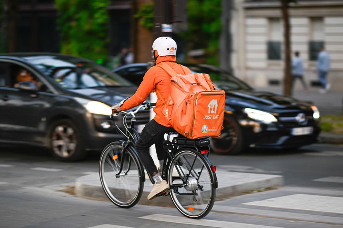 Gig Economy | 7,000 Couriers Take Just Eat to Tribunal in Battle for Minimum Wage & Holiday Pay