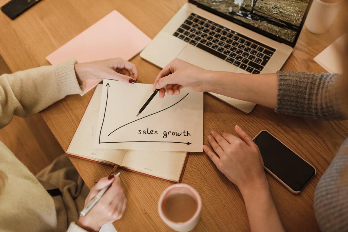 7 Best Sales Enablement Software That Shorten B2B Sales Cycles in 2025