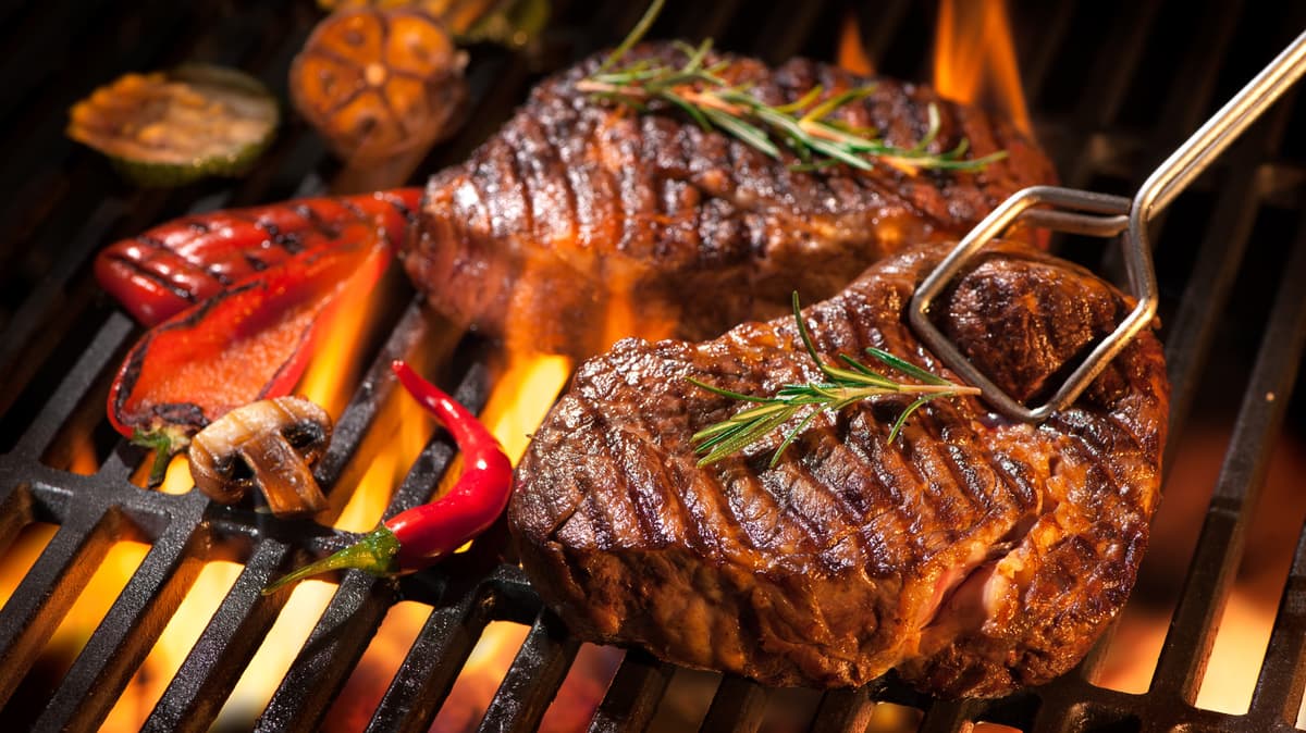 Why Your Steak Isn't Browning On The Grill