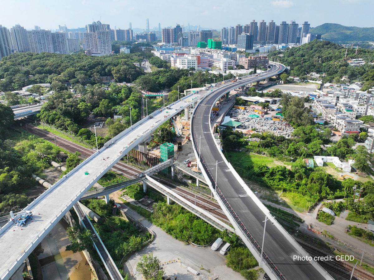 7,000-Ton Hong Kong Bridge Installed Overnight to Minimise Disruption