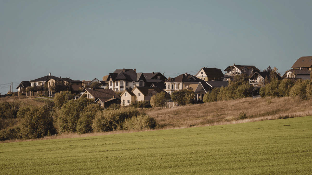 Acreage Home Builders in Calgary: What to Know Before Building on Rural Land