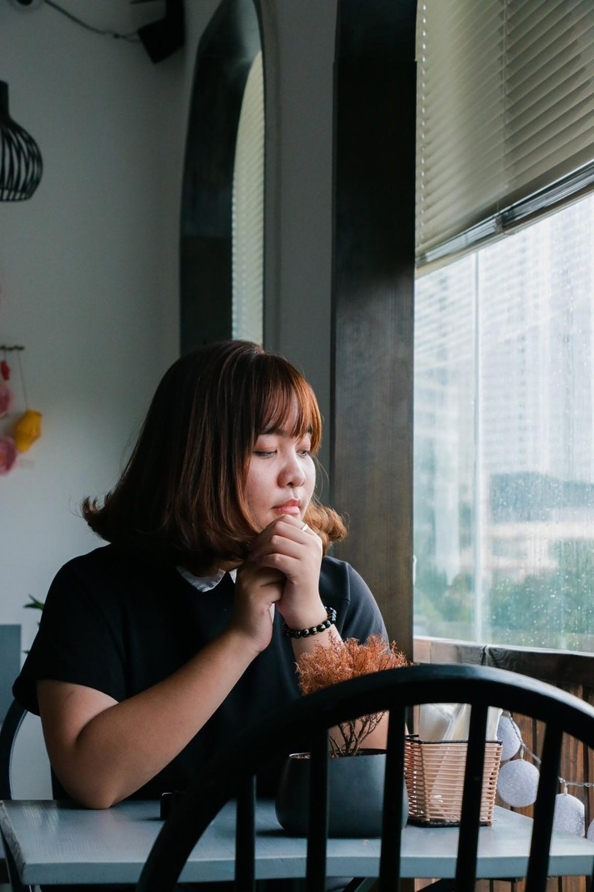 Binge Eating in the Workplace: How to Talk to Your Employees About It
