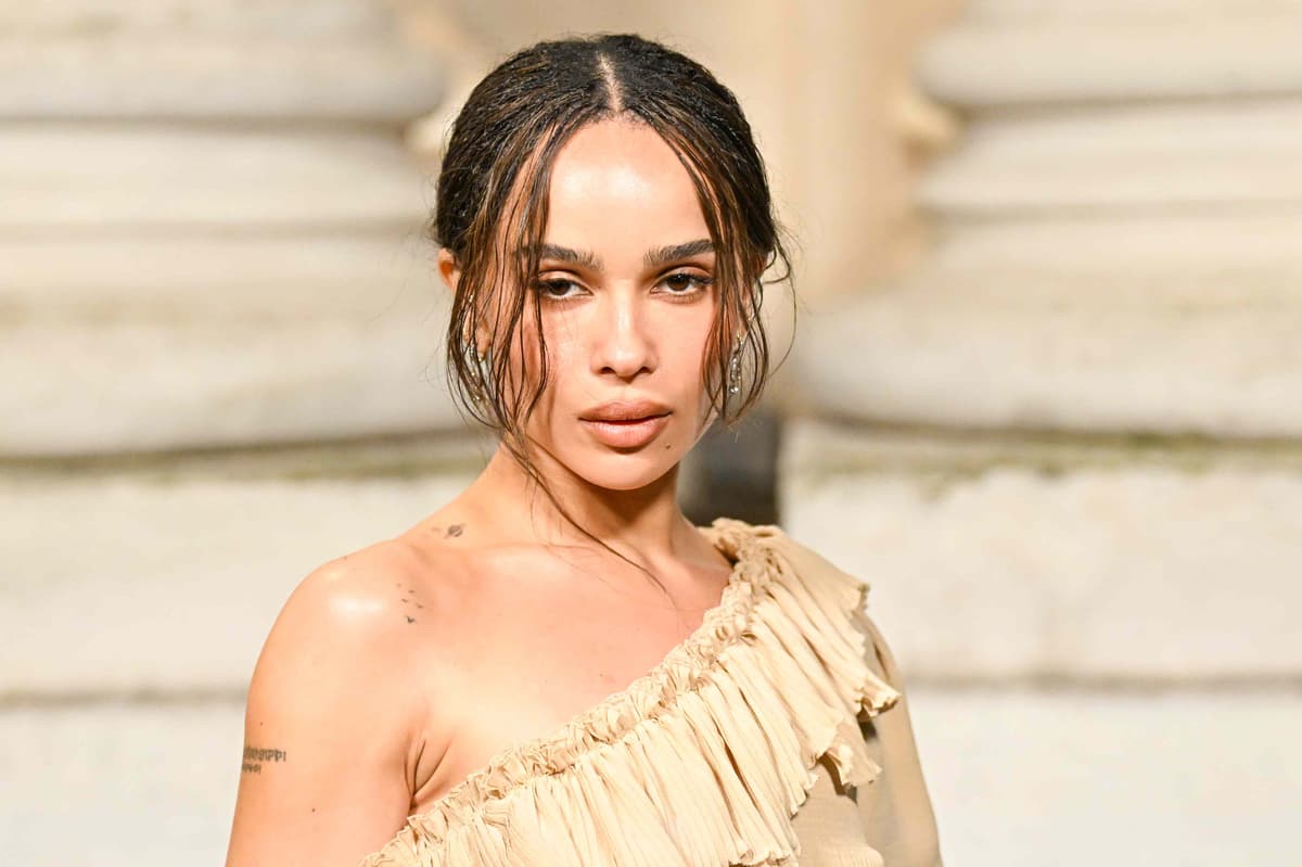 Zoë Kravitz Puts Her 9-Carat Diamond Engagement Ring, Estimated to Cost Up to $500,000, on Display After Harry Styles Proposal...