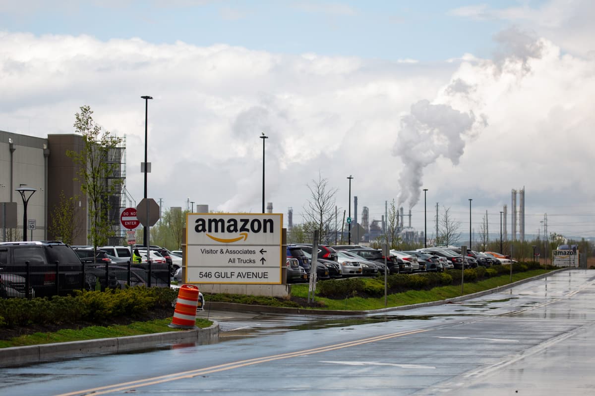 Apple, Amazon Push Back on Stricter Emissions Reporting Rules