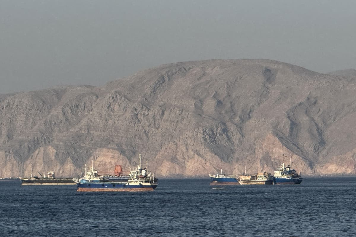 Trump Downplays Threats of Hormuz Mines, Touts Alternate Route