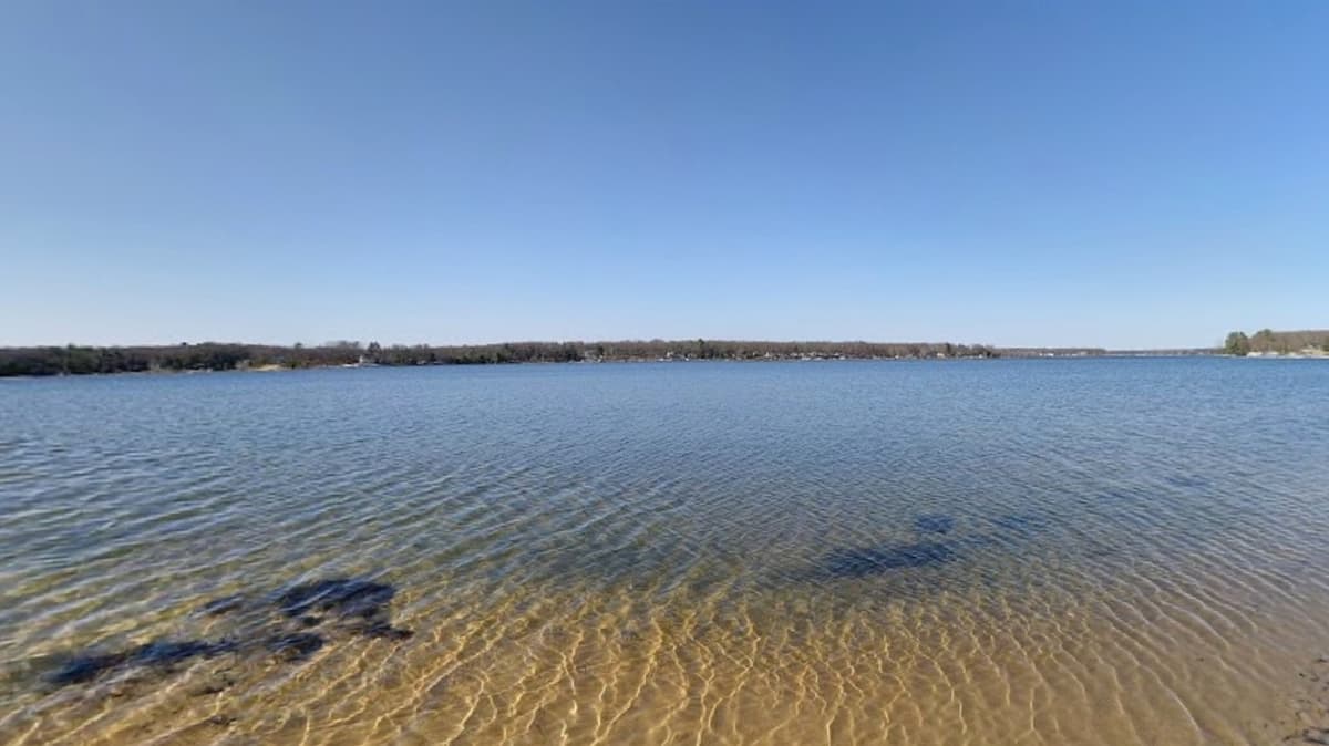 Between Grand Rapids And Traverse City Is An Underrated Lake Oasis For Clear Waters, Boating, And Fishing