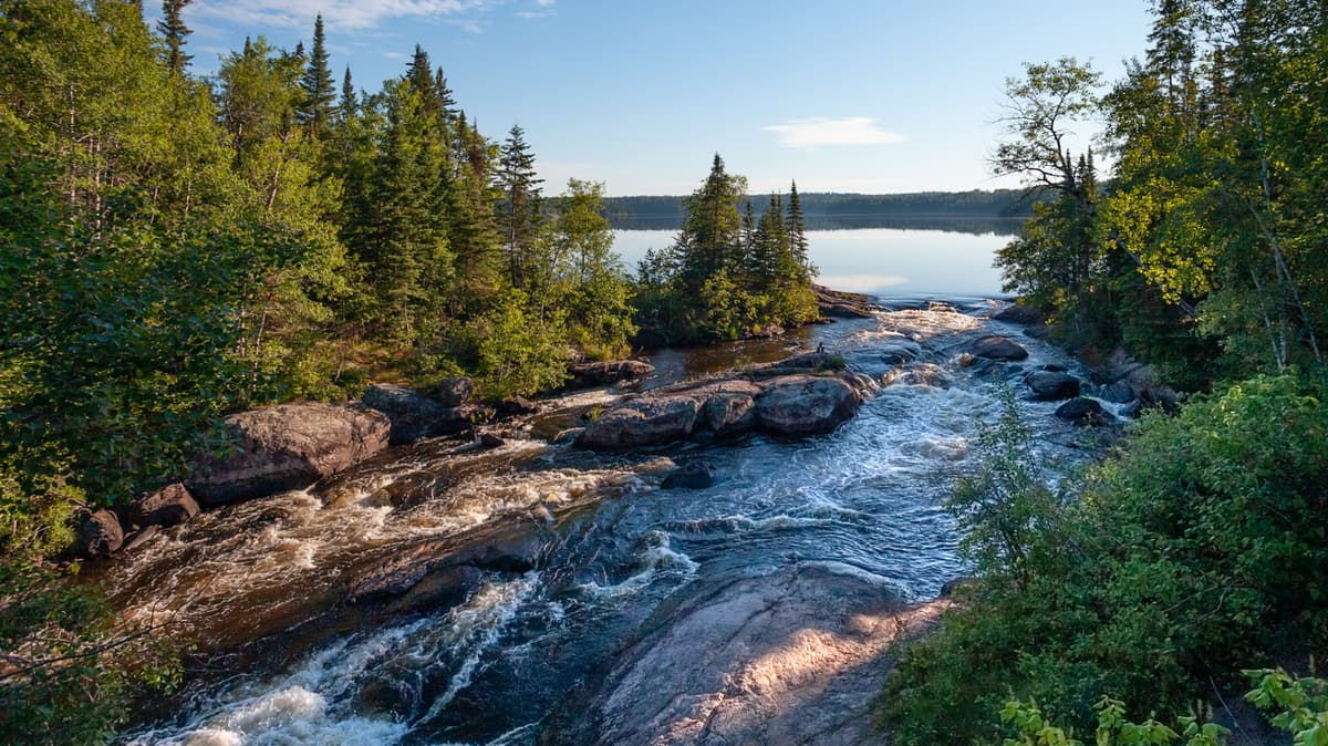 Canada's 'Entrance To The Wilderness' Is A Lake-Filled Park With Endless Outdoor Fun Just A Day Trip From Winnipeg
