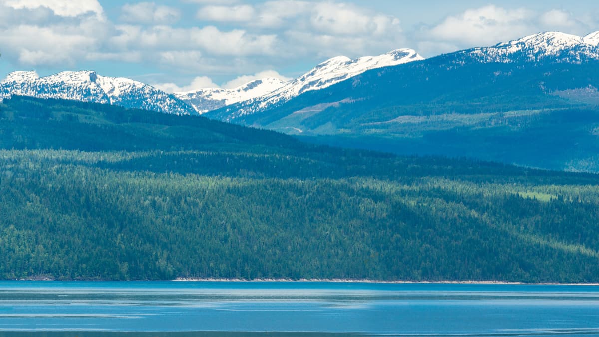 Canada's Sparkling Lake In British Columbia Has Mountain Views, Camping, And Boating