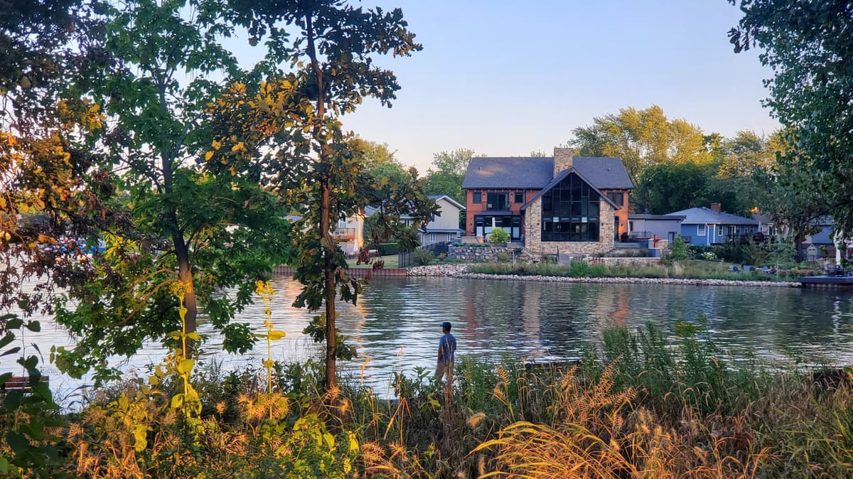 Chicago's Underrated Suburb Is A Village With Beachside Parks, Fishing Spots, And Small-Town Charm