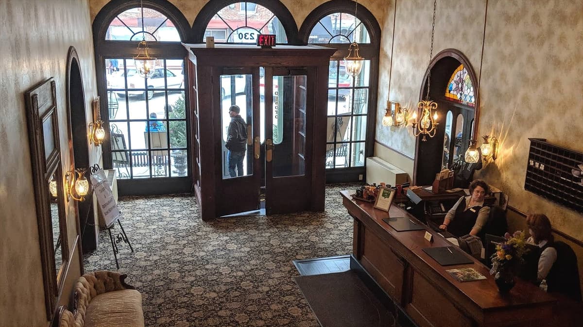 Illinois' Oldest Hotel Brims With Historic Charm Between Cedar Rapids And Madison